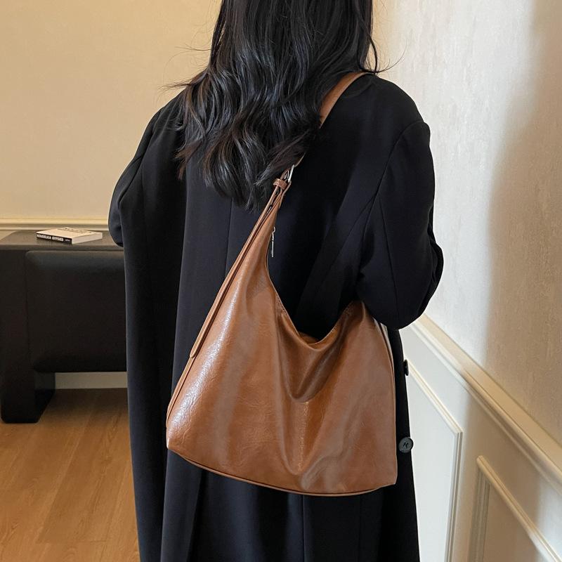 Premium texture large-capacity bag women's 2025 autumn and winter new Maillard relaxation casual shoulder tote bag