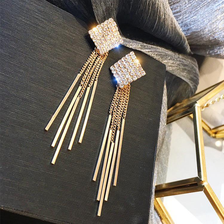 High-End Heart Tassel Earrings: Slimming, Long Dangle for Round Faces - Luxurious and Niche Design