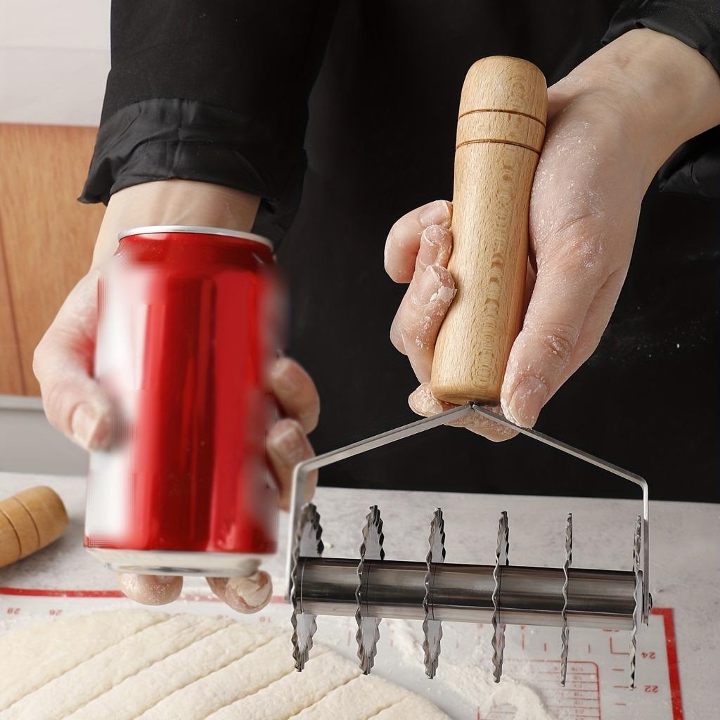 1 Piece of Premium Stainless Steel Six-wheel Cookie and Noodle Cutter - Comes with a Wavy Wooden Handle for Easy Baking and Kitchen Preparation