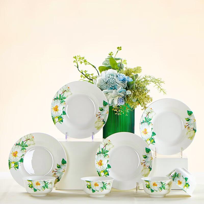 Northern Scenery Bone China Dinnerware Set with Kapok Flower Design