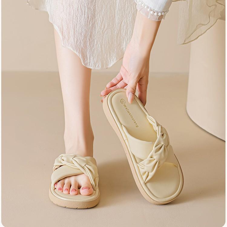 French pleated cross with thick-soled one-word cool slippers 2025 new square head versatile vacation beach flat sandals