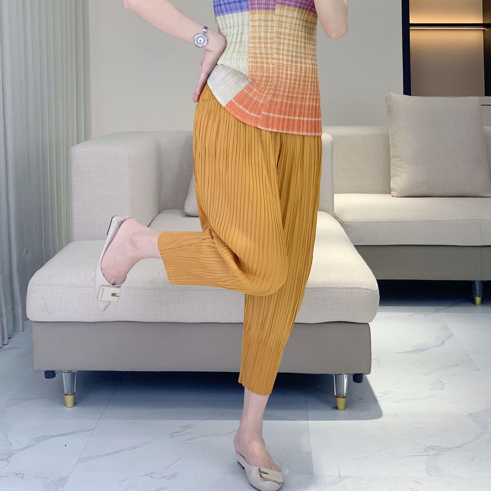 

Женские облегающие плиссированные брюки-морковь 2025: Повседневный, Универсальный и Легкий Девятиточечный Стиль Шаровары для Лета One Size [45-75 kg] жёлтый