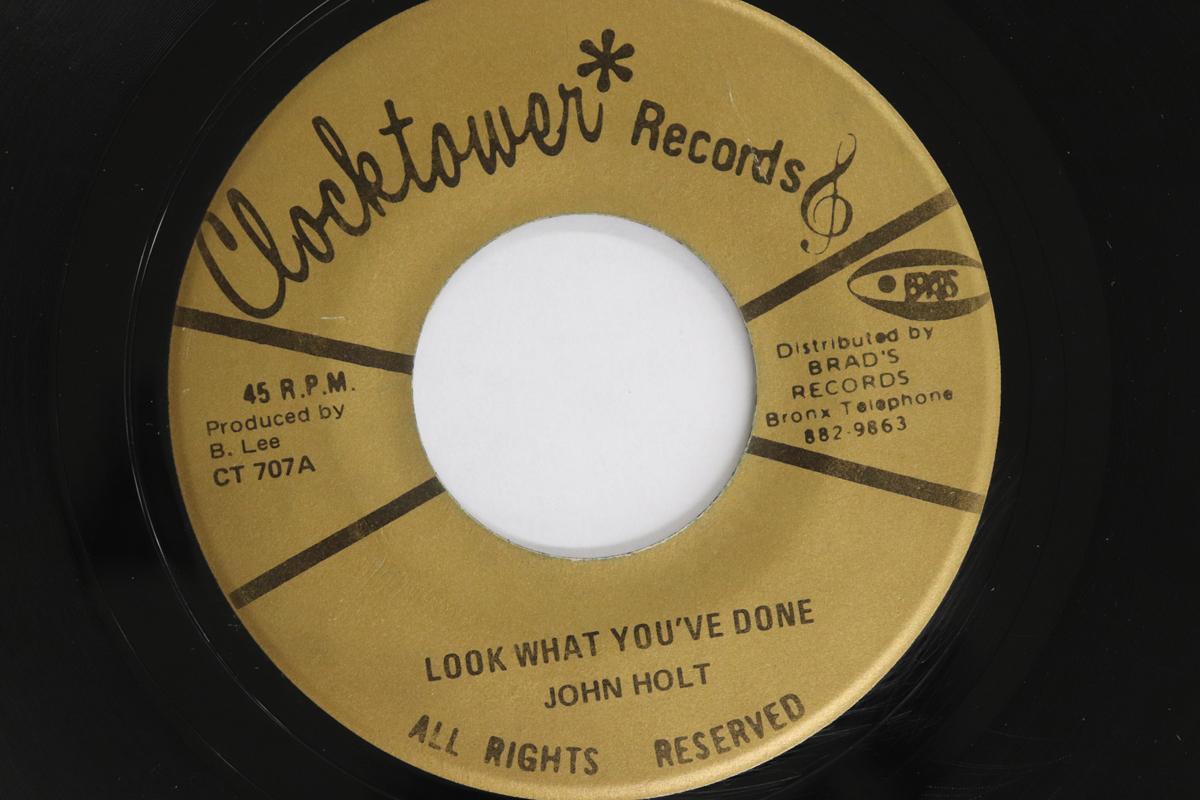 

7-дюймовая пластинка JOHN HOLT / LENNOX BROWN - Look What You ve Done / Take A Look CT707 CLOCKTOWER 1975 US Регги, Ска и Даб Б/У