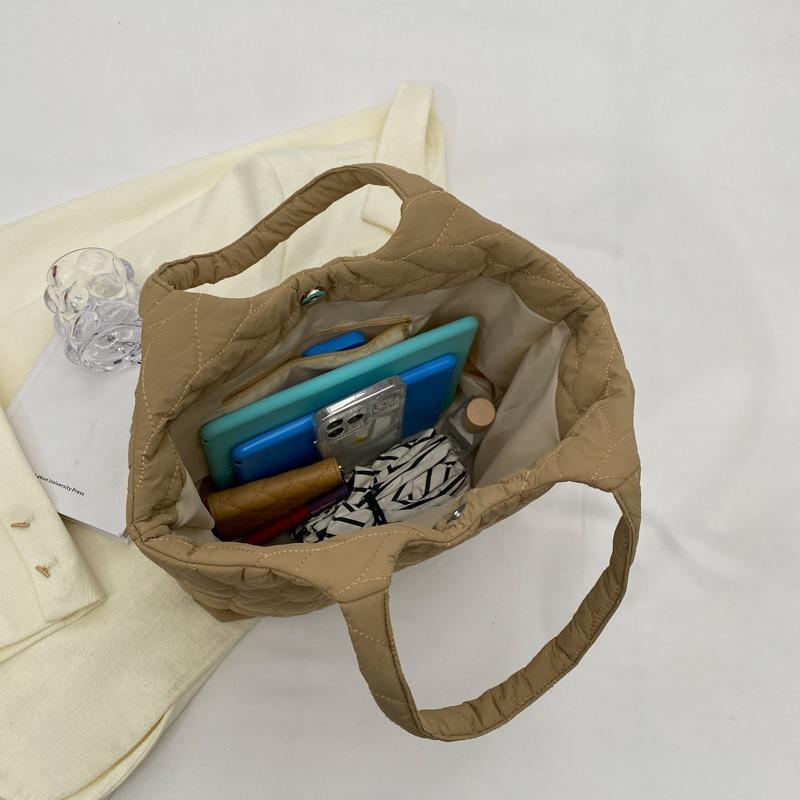 Modische Tasche mit großem Fassungsvermögen für Damen. Neue Unterarmtasche. Modische und einfache Unterarm-Tragetasche mit einer Schulter