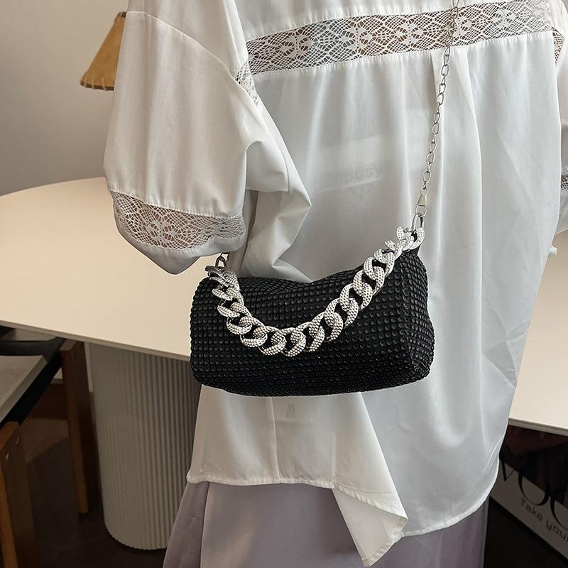 Borsa interamente di diamanti da donna nuova per la primavera e l'estate borsa da banchetto di diamanti calda catena con texture borsa a tracolla messenger con strass