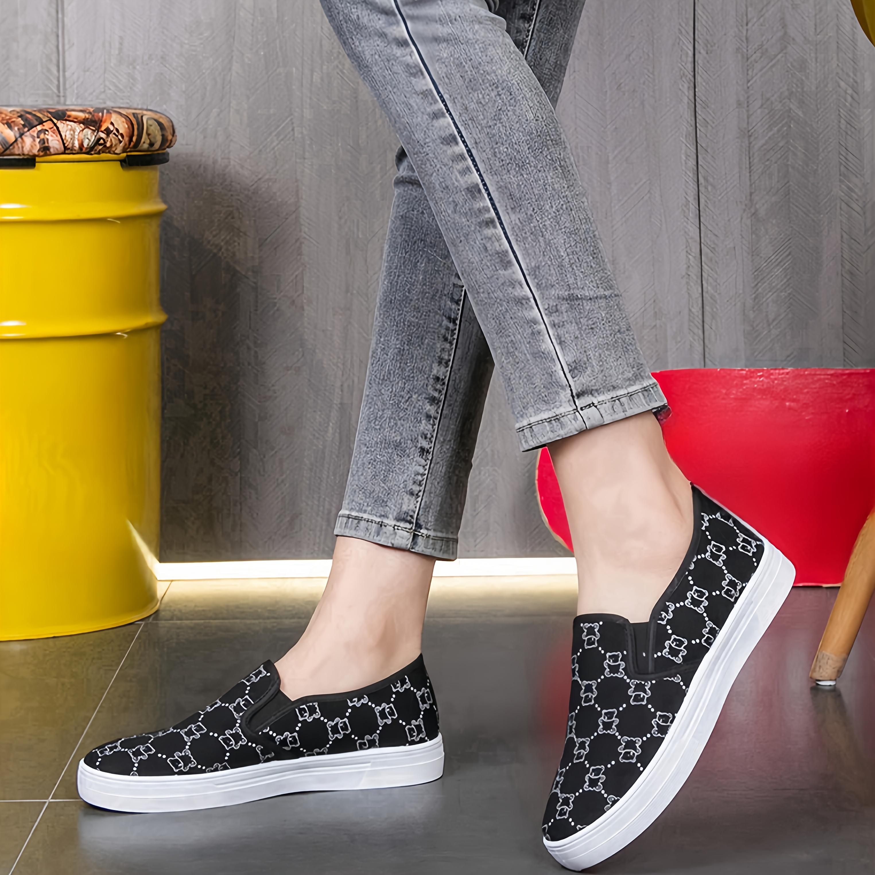 

Пара новой весенне-осенней повседневной обуви для женщин, студенческая повседневная обувь, модные женские одинарные туфли на плоской подошве, надеваемые одним движением Size 40 чёрный