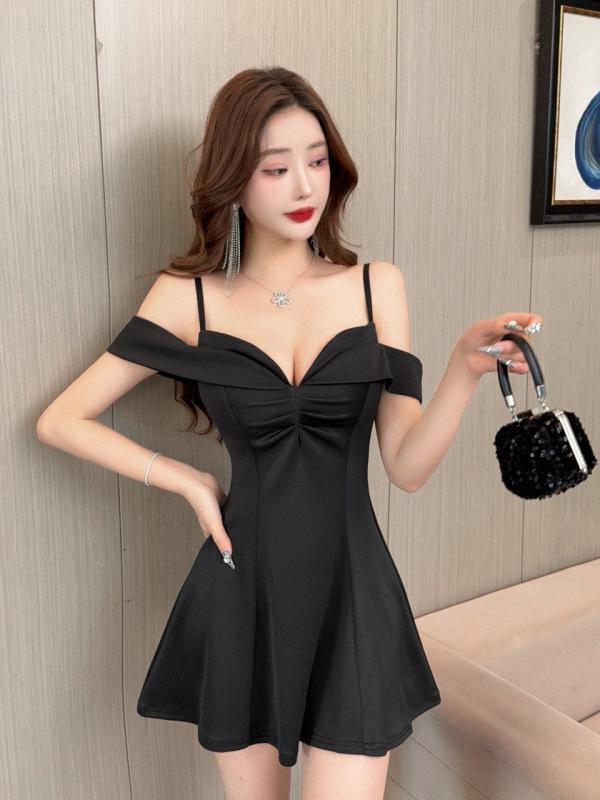 Sexy Spaghetti Strap Low-Cut A-Line Dress – Waist-Hugging Big Swing Nightclub Wear