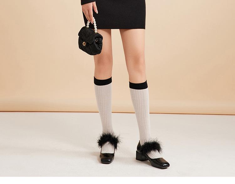 Eng anliegendes Strickkleid für Damen: Würziger Stil, Rundhalsausschnitt, Durchsichtig, Hüftbetont, Kurzer Rock für Herbst/Winter