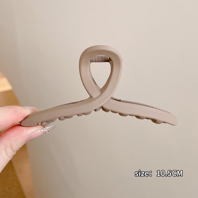 Versatile Milk Coffee Hair Clip: Large, Simple Shark Design for Women