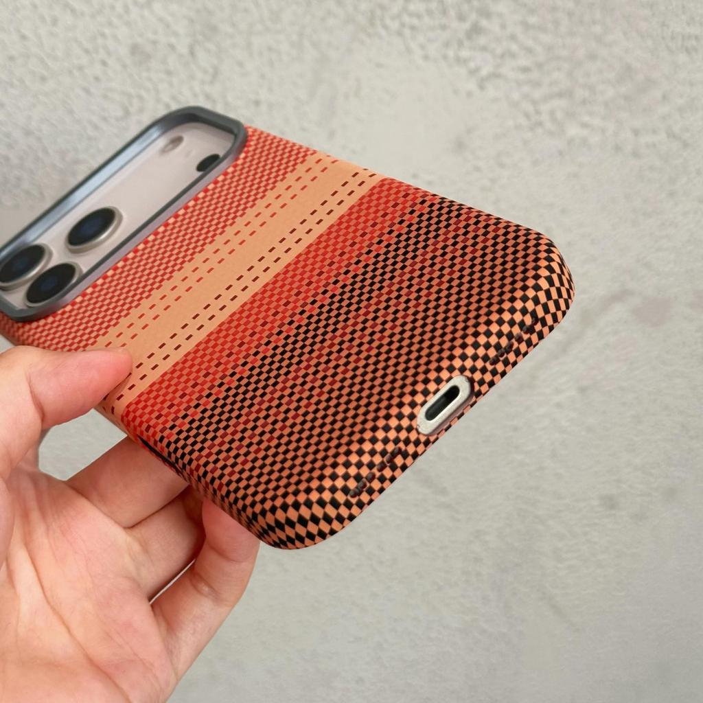Kevlar Carbon Fiber Texture Metal Frame Magnetic Drop-proof Case for iPhone 16 and 17.