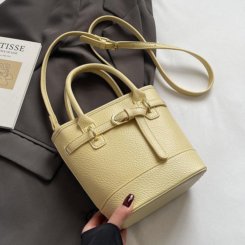 

Горячая распродажа весной и летом Корейская простая текстура с рисунком личи Портативная сумка-ведро Повседневная для поездок Универсальная однотонная сумка-мессенджер женская