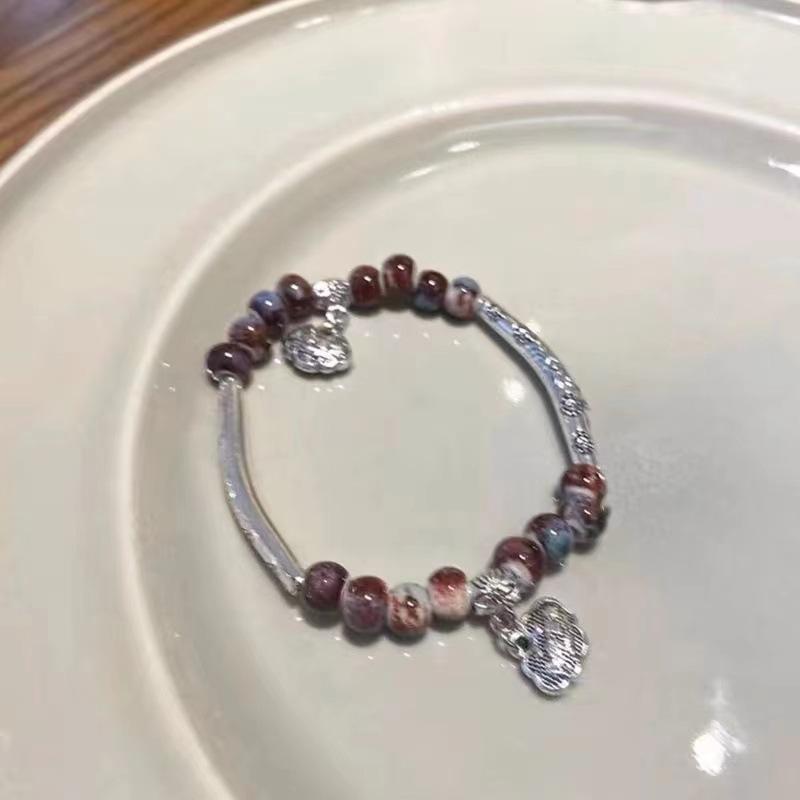 

Amber Exquisite Retro Peace Lock Bracelet For Women Geometric Design Artistic Green Bracelet