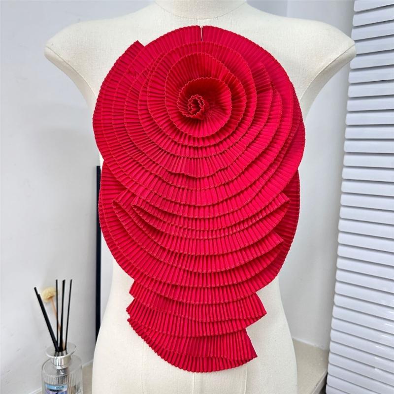 Fashionable Pleated Big Flower Lapel Pin Exaggerated Folded Flower Brooch for Dress and Shirt Women Breastpin Ornament