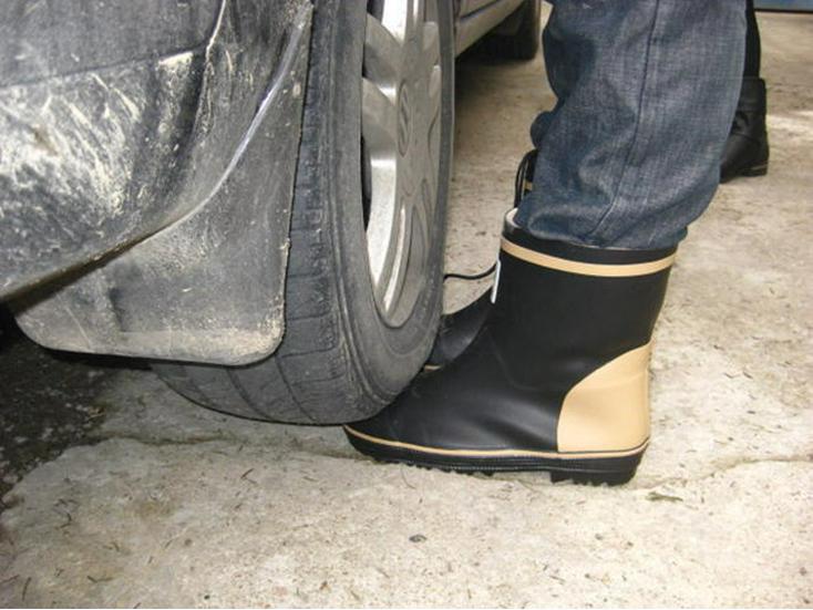 Men's Puncture-Resistant Steel Toe Rain Boots – Mid-Calf Rubber Work Shoes for Construction & Fishing