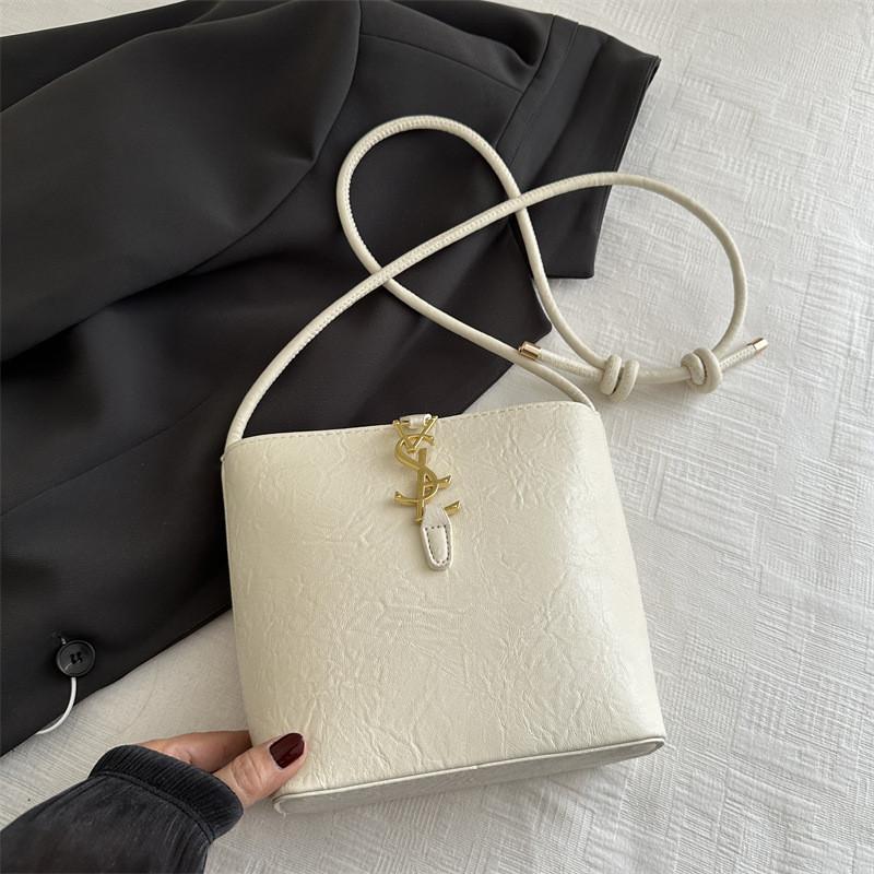 Trendy Retro White Bucket Bag Chic Shoulder Tote For Daily Outfits And Accessories