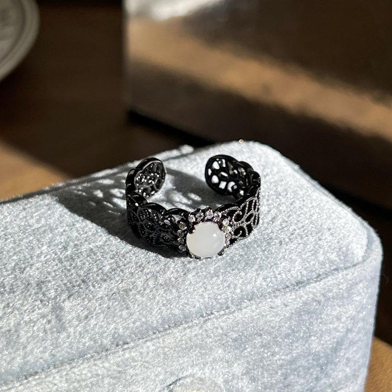 Dark wind iris cross slightly inlaid with European and American fashion simple ring, genderless wind, frigid wind ring
