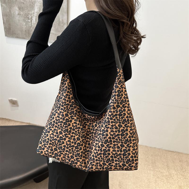 Stylish Leopard Print Tote Bag For Women With Large Capacity And Trendy Design