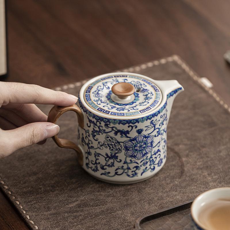 Piccolo vaso a forma di campana in ceramica Ru kiln blu e bianco, vaso da tè fatto a mano di lusso leggero per ufficio, set da tè Kung Fu, teiera di a