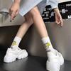 Dongdaemun Absatz Beflockte Gelbe Smiley Socken Herbst Schwarz-Weiß Alphabet Socken Reine Baumwolle Mittellange Socken