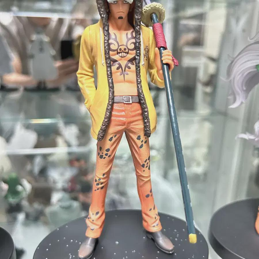 

Я продаю цельные низкие фигурки