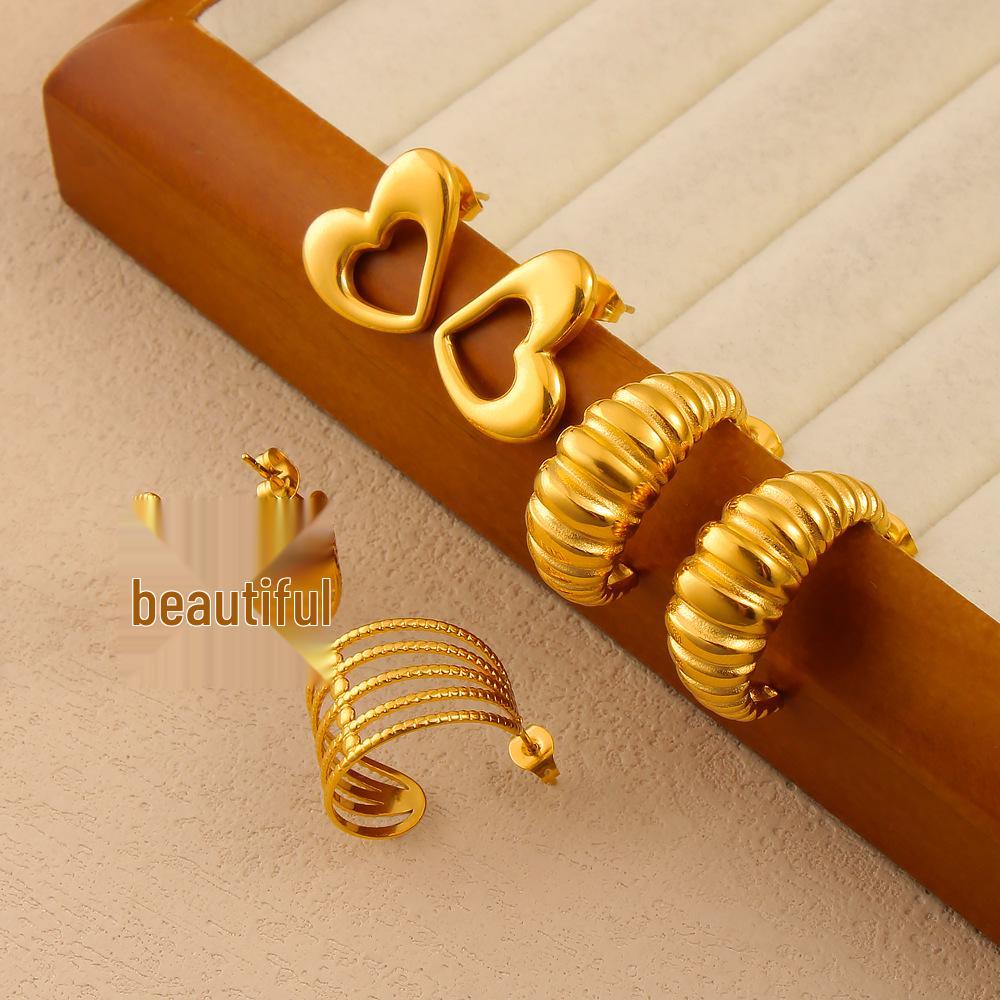 18K Gold Titanium Steel Ram Horn Heart C-Shape Earrings - Fashionable European & American Hollow Ear Studs