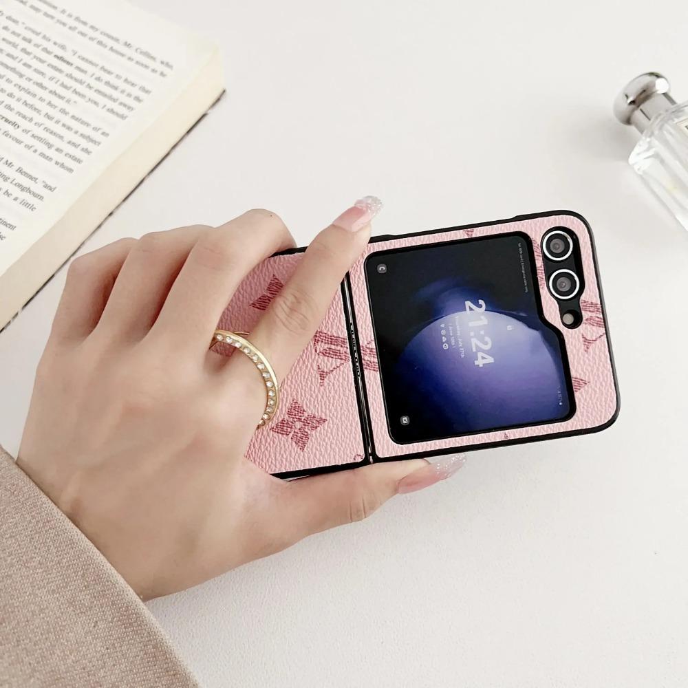 Capa de Celular de Luxo Business Sle Padrão Retrô V Duplo para Samsung Galaxy Z Flip 7 6 5 4 3 Bla Pulseira de Corrente Mulheres Capa Protetora