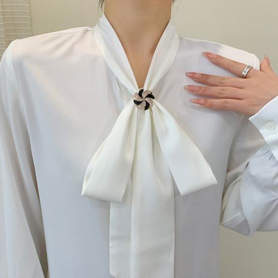 Flower Scarf Ring Rhinestone Scarf Clip Ring Elegant Butterfly Scarf Holder Slide Ring for Women Neckerchiefs Silk Scarves Shirts Shawls