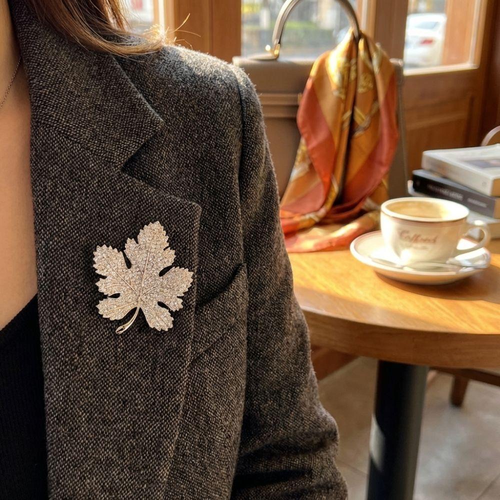 Vintage Sequin Leaf Brooch Trendy Jewelry Maple Leaf Pin Fashion Dress