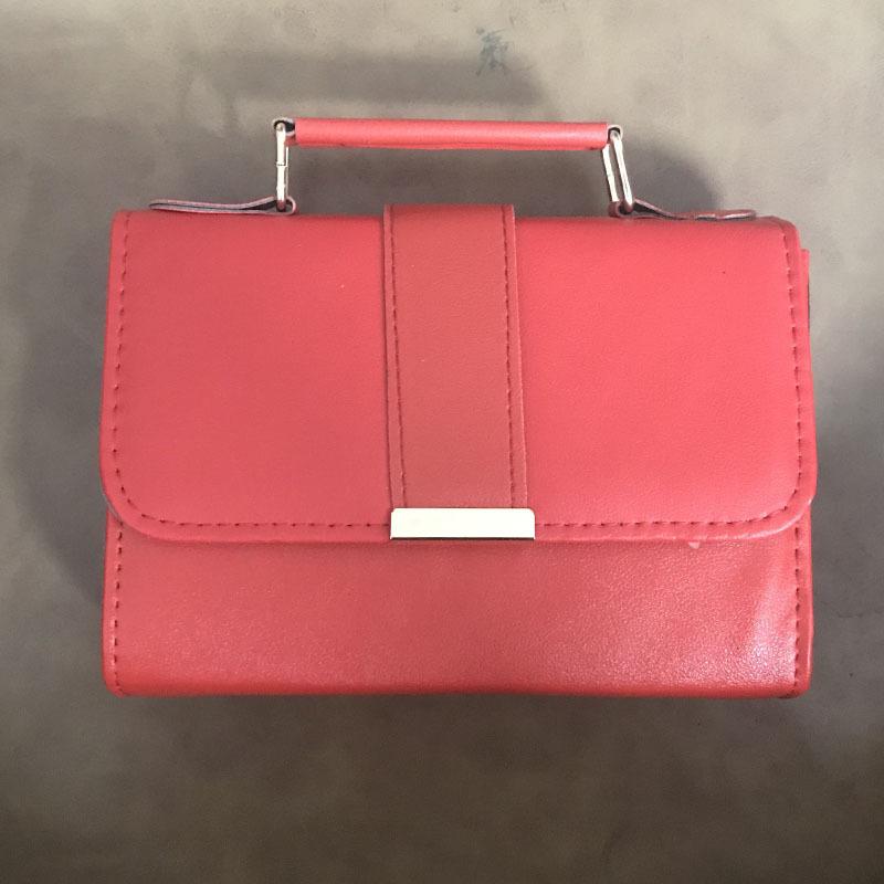 

Women s bag new one-shoulder crossbody women s small bag summer European and American fashion explosion casual small square bag 20*8*15cm красный