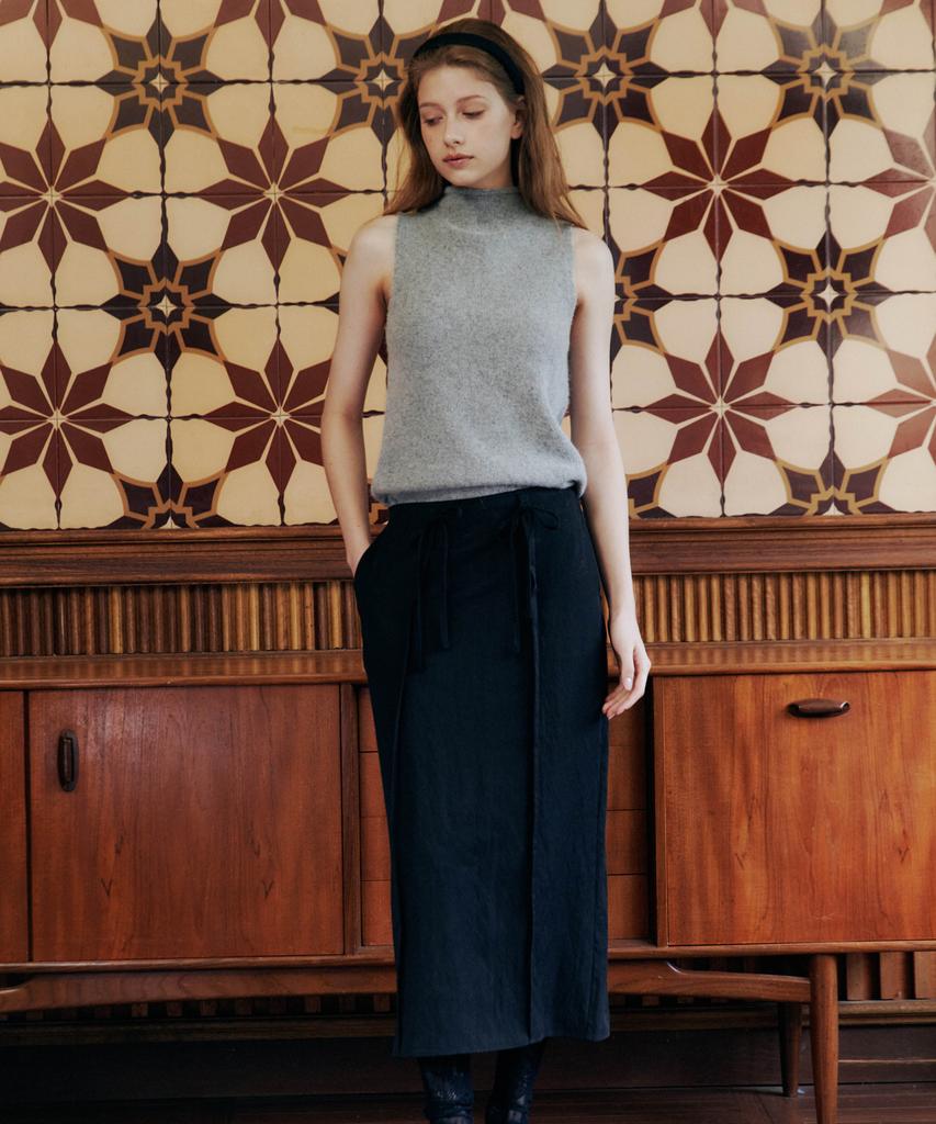 LOVEUSU Friends Ribbon Skirt (Black)