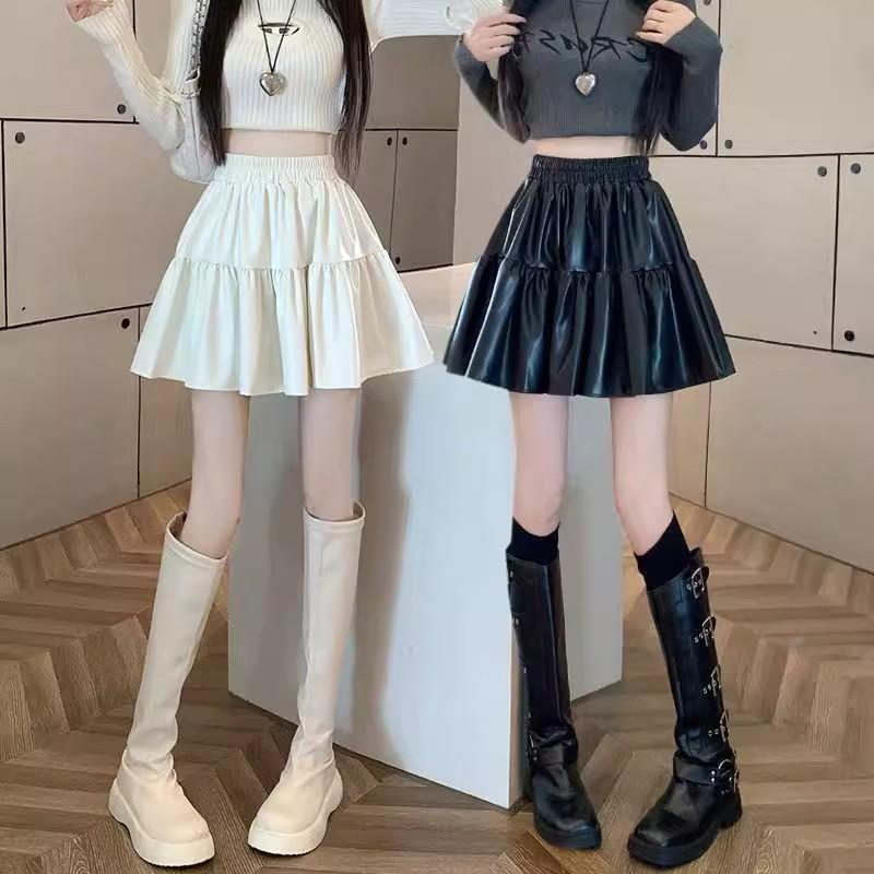 2025 High-Waisted Black PU Leather A-Line Mini Skirt - Stylish Pleated Design for Women