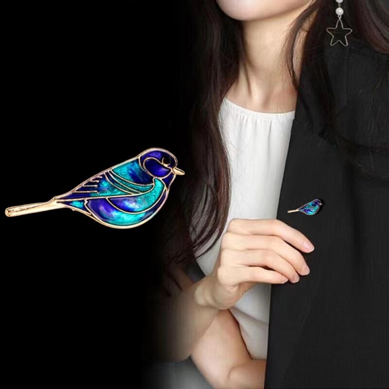 Chic Crystal Embellished Bird Brooch Secure Locking Mechanism Lightweight 6g Design Elegant Accessory For Everyday Elegance