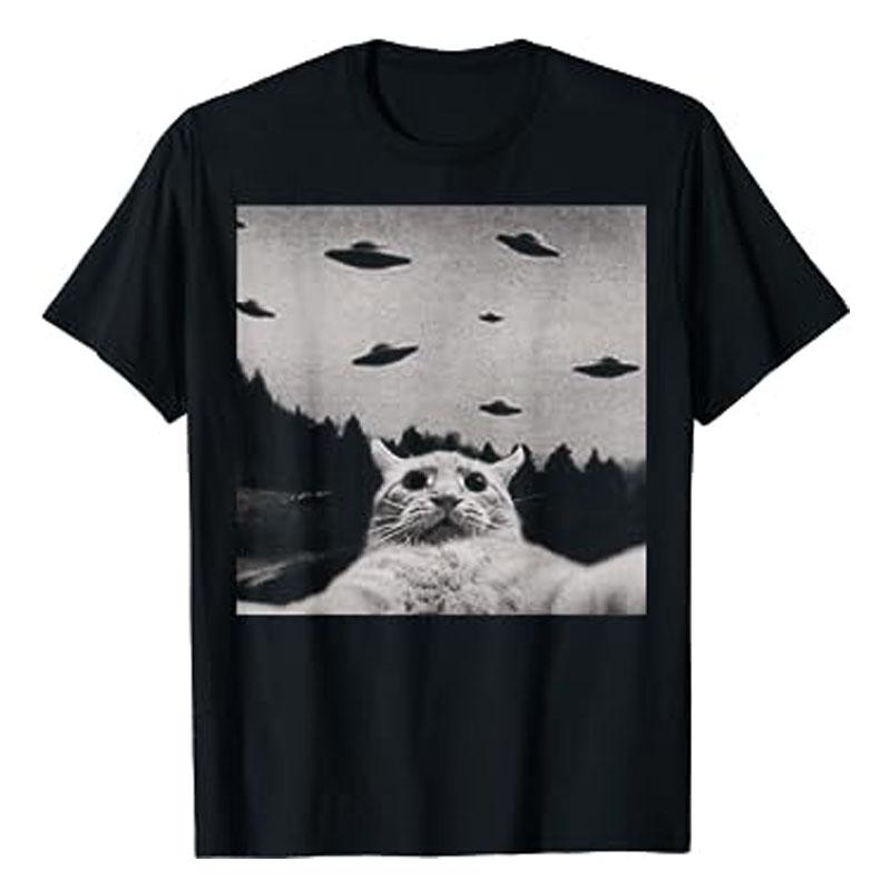 Alien Cat UFO T-Shirt Cat Selfie with UFOs Alien Extraterrestrial UFO Believer Tee Humor Funny Kitty Lover Graphic Outfits Gifts
