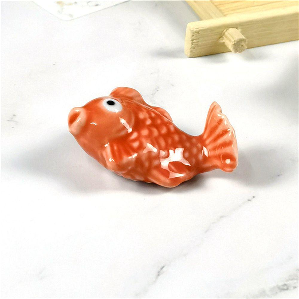 Home Decoration Hotel Spoon Fork Cute Creative Fish Shaped Dinnerware Stand Chopsticks Holder Chopstick Rest Tableware Rack красный