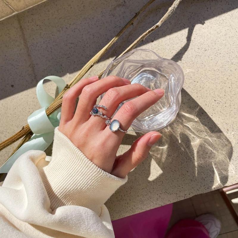 Trendy Vintage Opal Irregular Natural Stone Ring White Opal Aesthetic Hollow Boho Finger Rings For Women Y2K Creative Jewelry