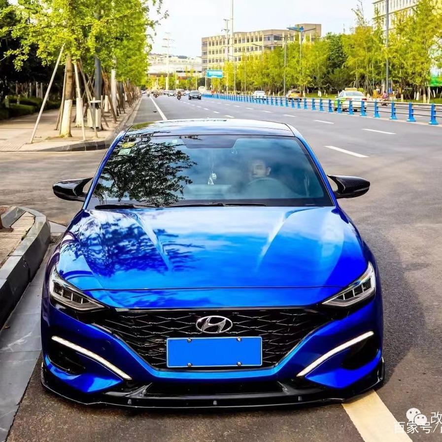 Applicable Hyundai Rearview Mirror Cover Trim - Carbon Fiber Pattern, Anti-Scratch Bull Horn Design