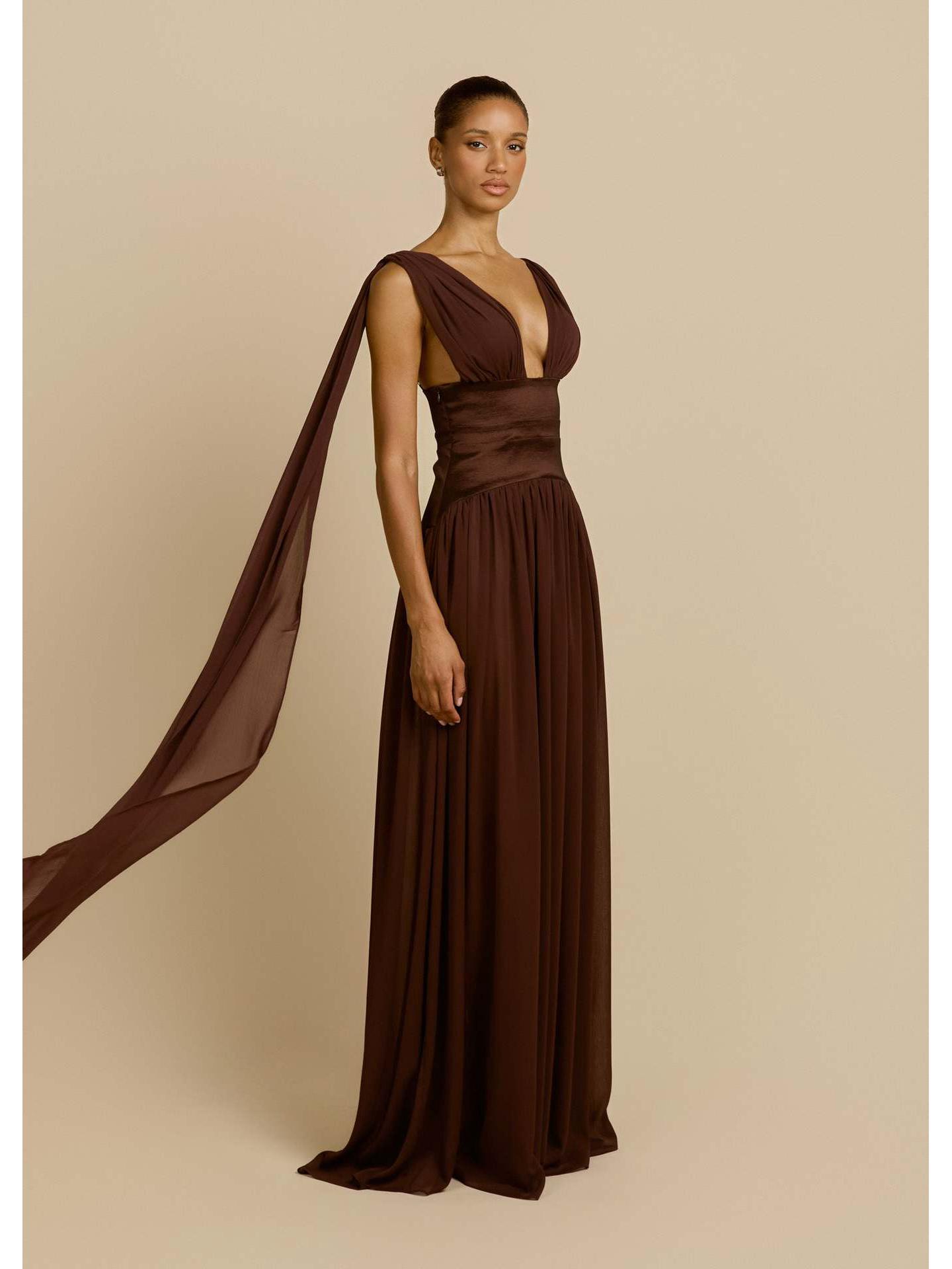 Elegant 2026 European Evening Gown: Wrinkled, Waist-Cinched, Wide-Hem Skirt, Solid Color Dress for Women Small