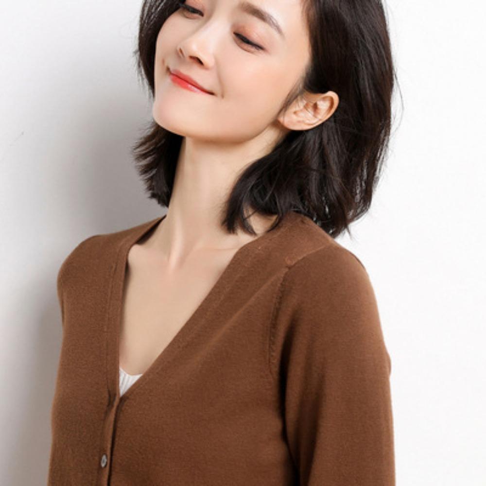 A New Style of V-neck, Thin Cardigan and Short Knitted Women's Coat with A Spring and Autumn Knitted Sweater As The Base