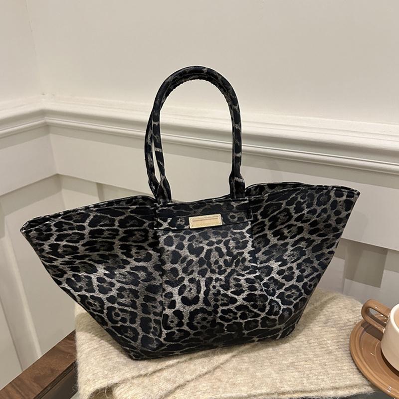 

Модная сумка с крыльями леопарда, новая большая вместимость, трендовая сумка для отдыха и поездок на работу, брендовая роскошная сумка через плечо для женщин 46x13.5x21.5cm чёрный