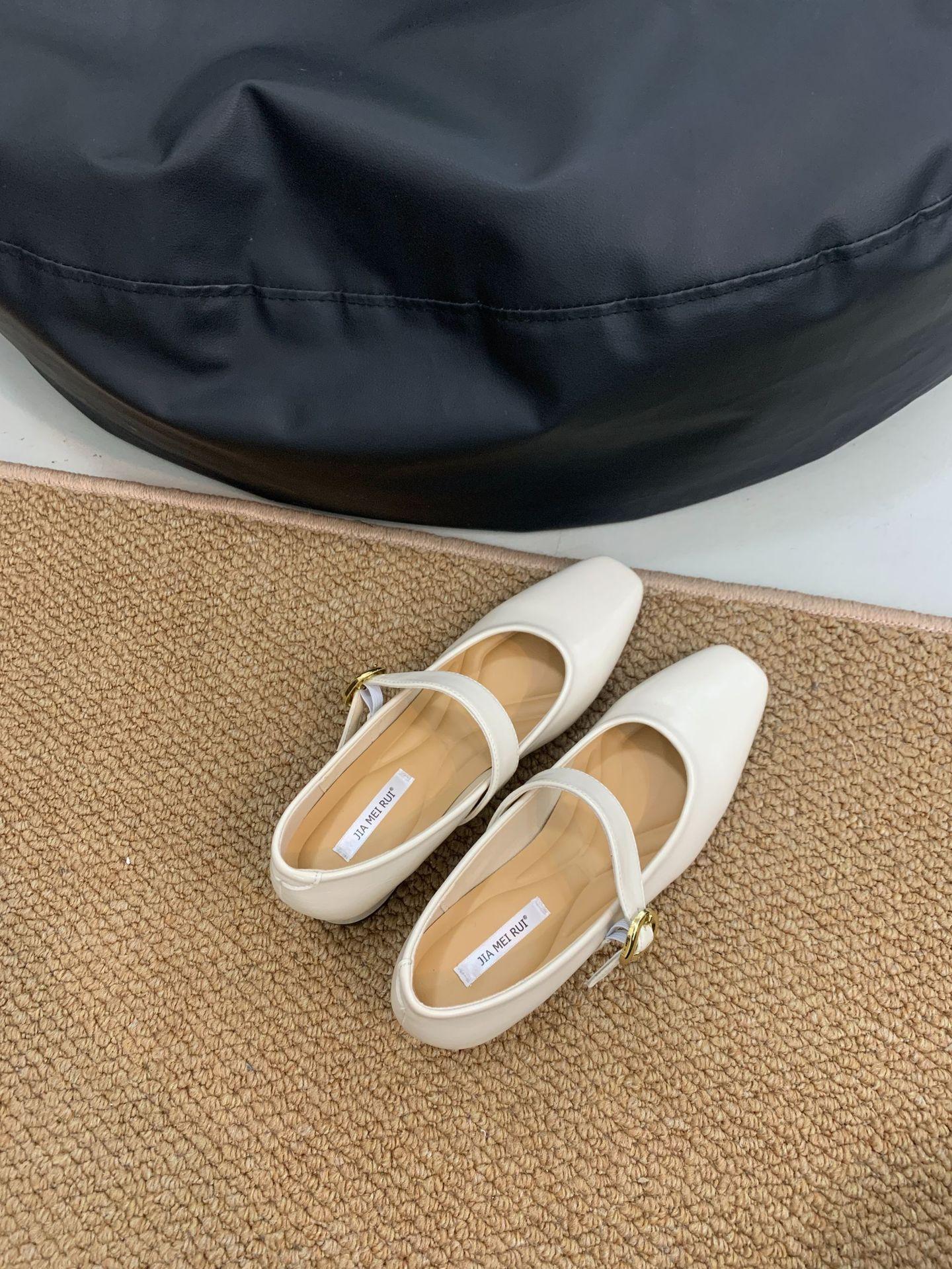 

2025 spring and autumn new women s pointed head shallow mouth single shoes women s Korean version French temperament commuter thick heel Mary Jane 39