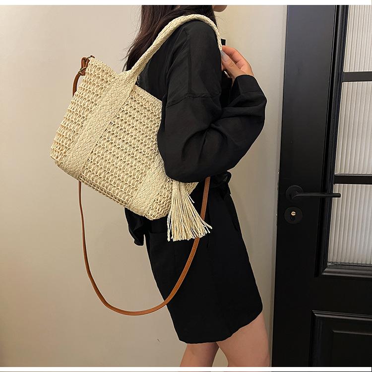 Seaside Vacation Beach Woven Bag Spring New Handheld Straw Bag Commuter Shoulder Messenger Bag Woven Straw Tote Bag for Women