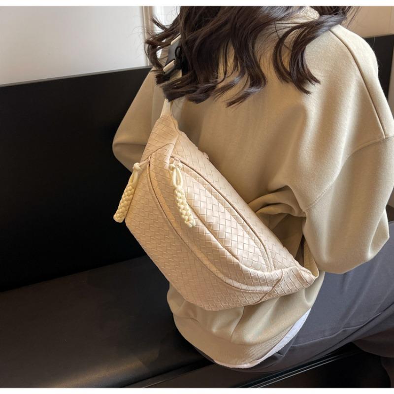 Women's bag Trend small breast bag Casual fanny pack Commuter high-end messenger bag Niche shoulder bag