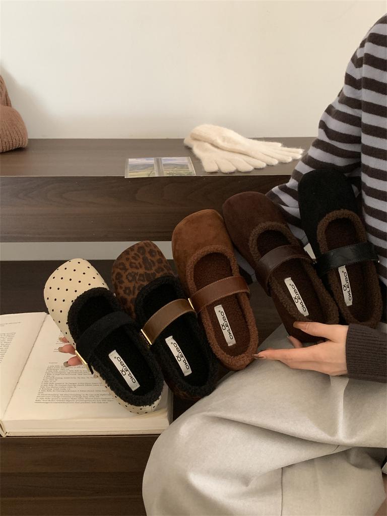 Niche Retro Brown Suede Flat-bottomed Plush Shoes Women's Winter New Split-toed Pig's Trotters Fashionable Mary Jane Shoes