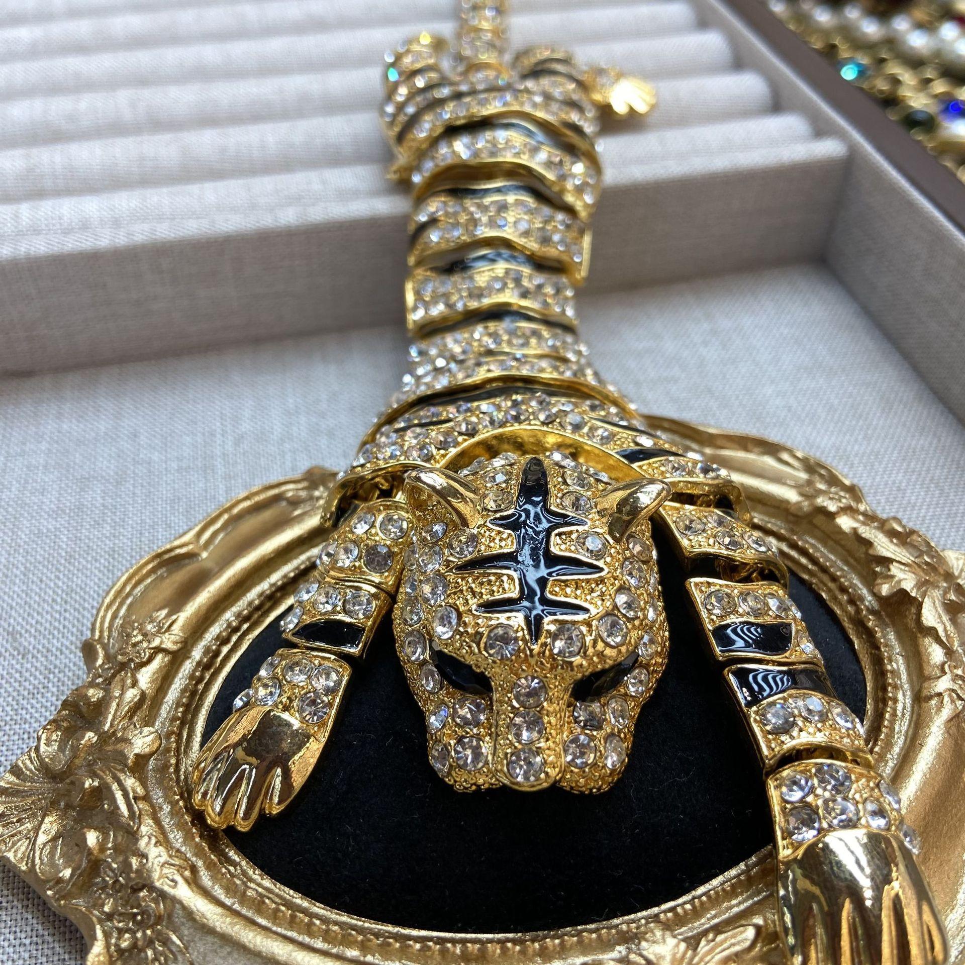 

Преувеличенные Женские Девушки Большие Модные Полностью Хрустальные Значки Тигра Брошь Винтажная Классическая Дамская Стразы Животное Булавка Аксессуары