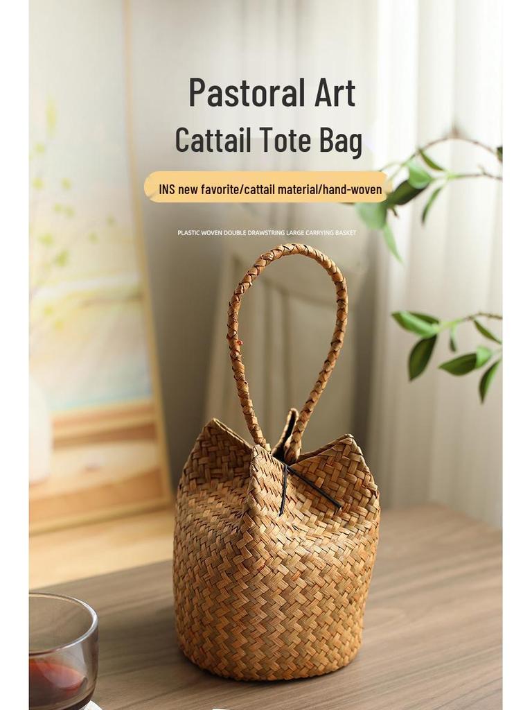 Conjunto de Presente para o Festival do Barco Dragão: Ovos de Pato Salgados, Zongzi e Especialidade Local em Cesto de Mão Trançado em Palha