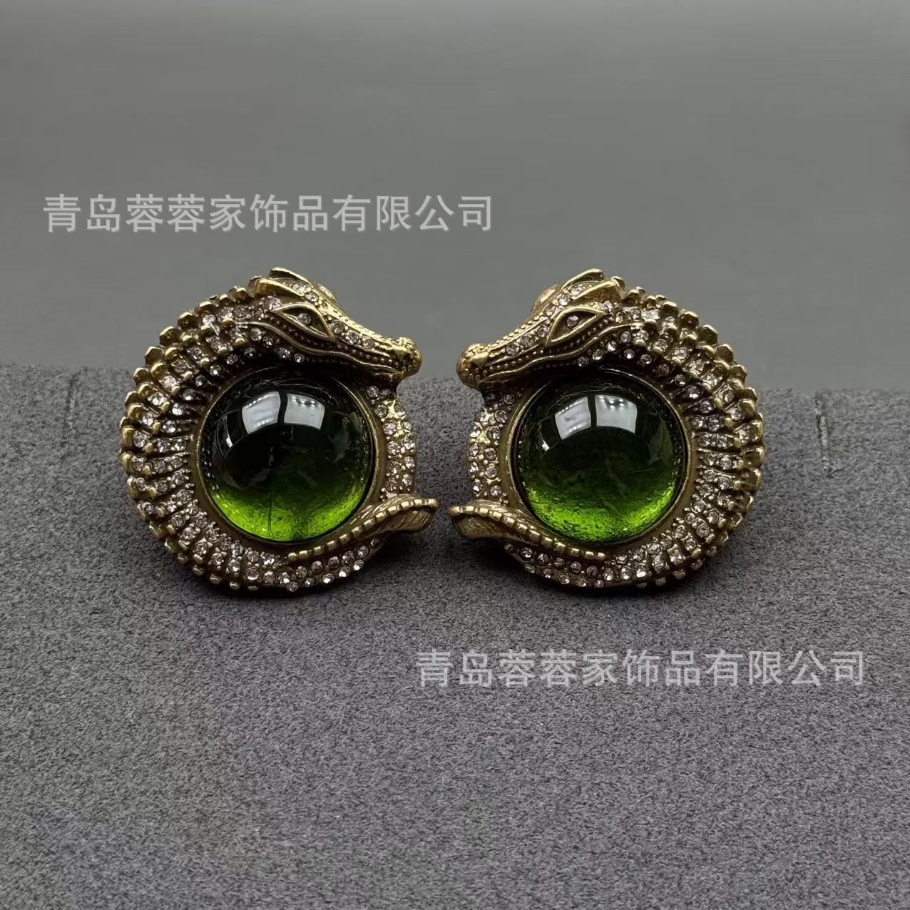 

Personalized Fashion Inlaid Crocodile Fine Sparkling Glass Round Bead Earrings Cross-border Antique Jewelry High-end Feeling