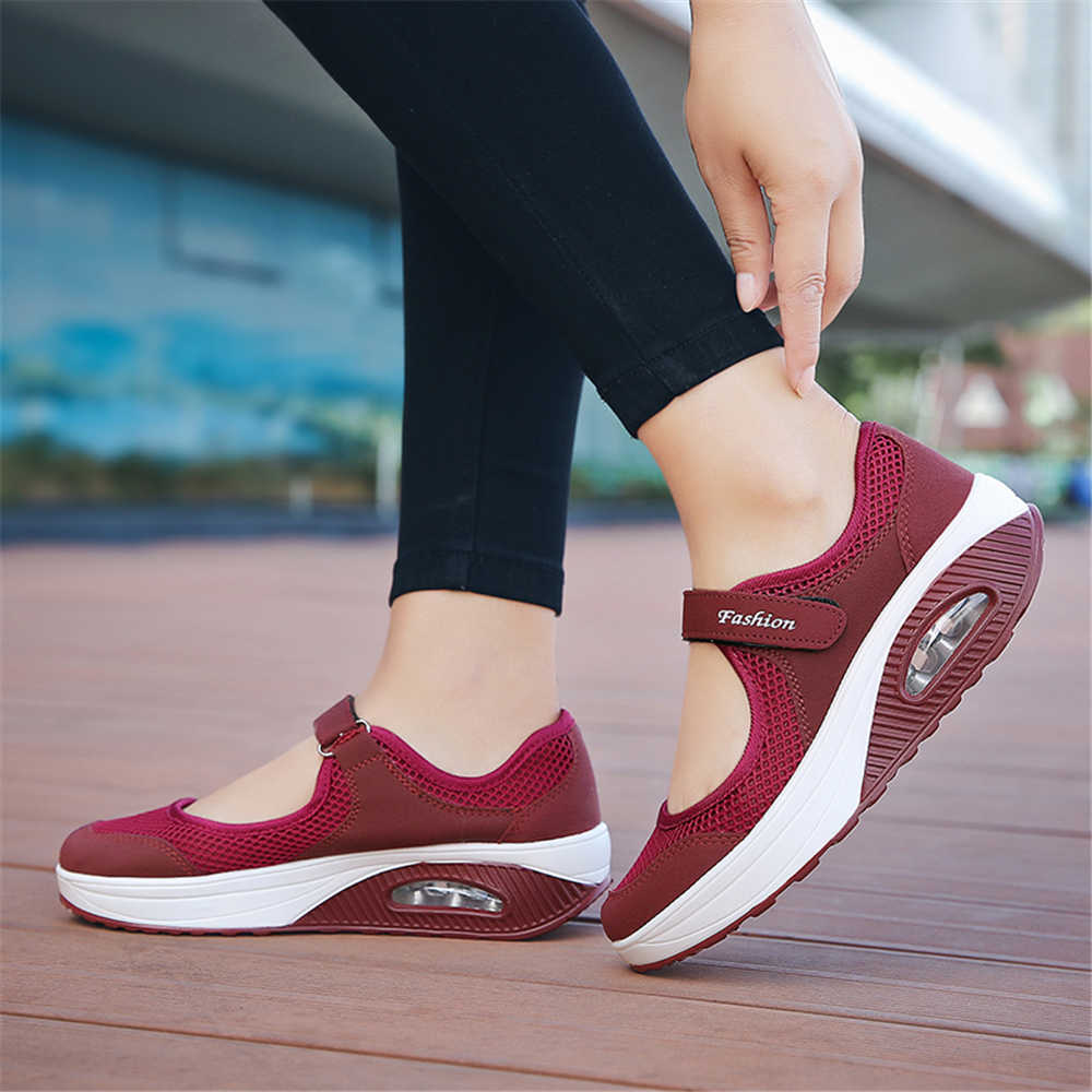 Fashion High Sole Super Big Size Shoes Women Sneakers Latest Sneakers White Loafers Woman Sport Outing Kawaiis Shouse 2025elegant