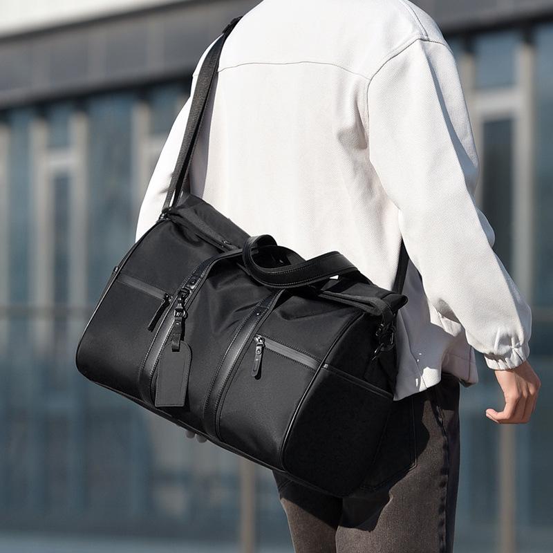Large Capacity Men's Oxford Cloth Travel Bag: Expandable Shoulder Bag with Wet/Dry Separation for Business Trips and Gym.