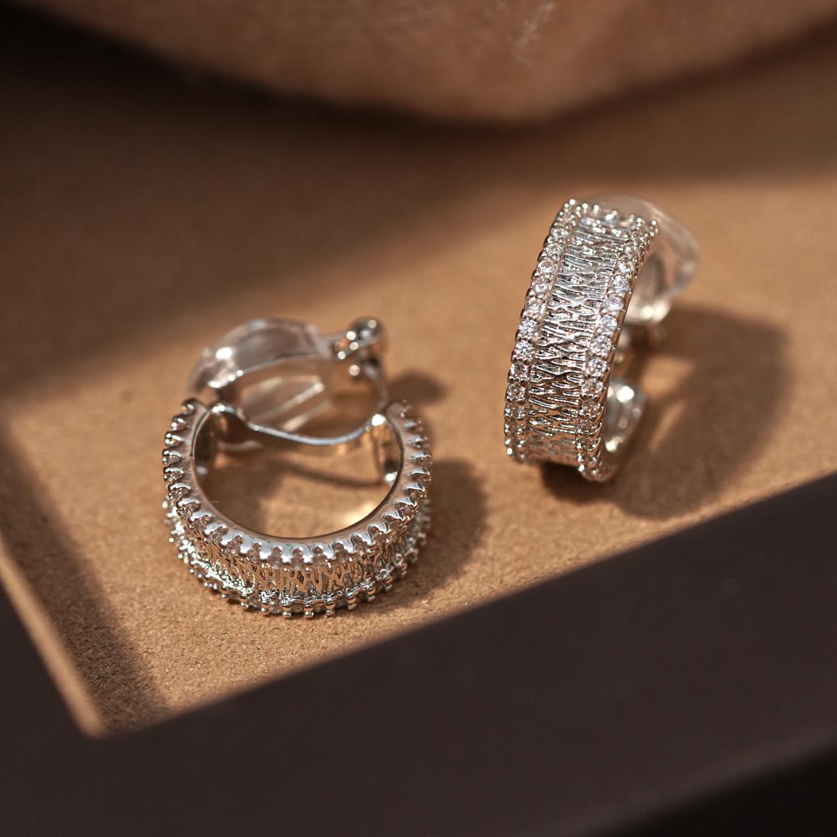 Элегантный позолоченный ушной кафф с цирконами: Универсальные и модные серьги для женщин