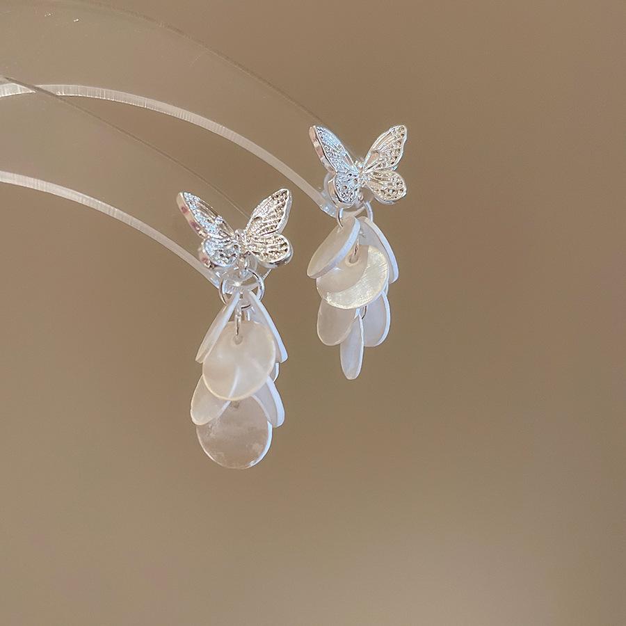 

Серебряные геометрические серьги-гвоздики с кисточками в виде ракушек – стиль для пляжного отдыха для женщин